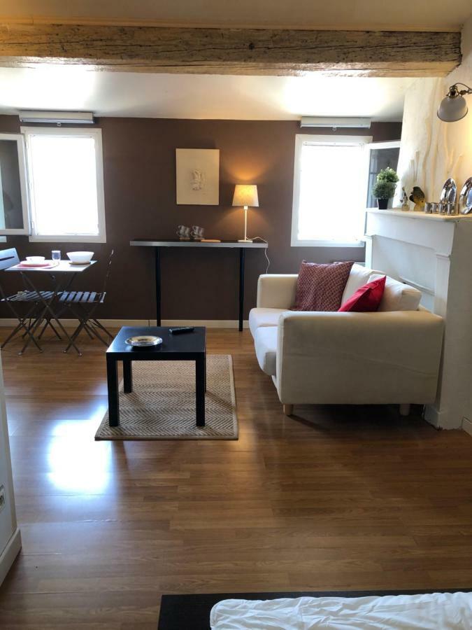Sous Le Toit Pres De La Cathedrale St.Pierre Apartment Montpellier Luaran gambar