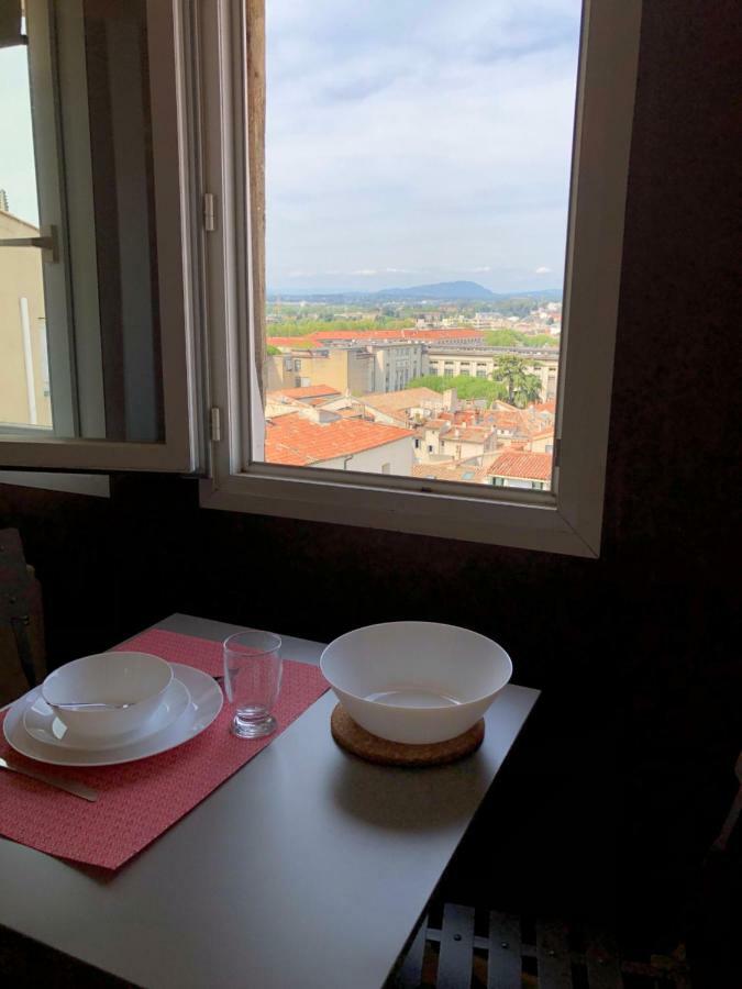 Sous Le Toit Pres De La Cathedrale St.Pierre Apartment Montpellier Luaran gambar